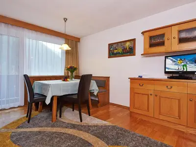 Wohn- und Essberich Zirbe