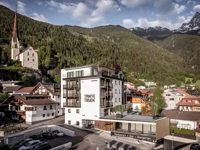 Aussenaufnahme_TanteTrude_byRudiWyhlidal-0917