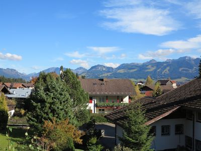 Ausblick vom Balkon zur Kirche