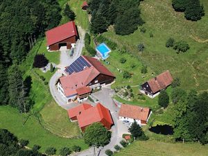 Blick auf den Ferienhof Huber aus der Luft