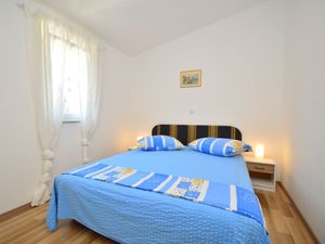 23844497-Ferienwohnung-4-Okrug Donji-300x225-5