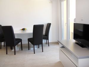 23849041-Ferienwohnung-4-Okrug Donji-300x225-2