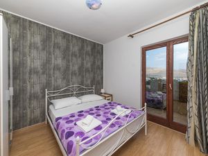 23740158-Ferienwohnung-8-Okrug Donji-300x225-3