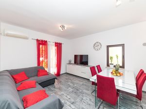 23740162-Ferienwohnung-6-Okrug Donji-300x225-2