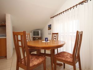 18323669-Ferienwohnung-2-Okrug Donji-300x225-3