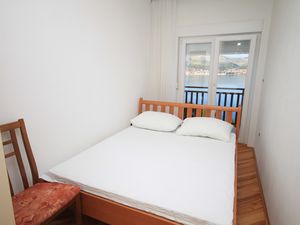 18321601-Ferienwohnung-4-Okrug Donji-300x225-5