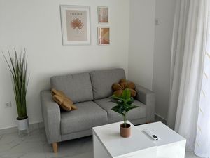 18693286-Ferienwohnung-4-Okrug Donji-300x225-1