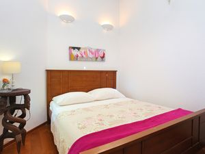 21666627-Ferienwohnung-3-Okrug Donji-300x225-5