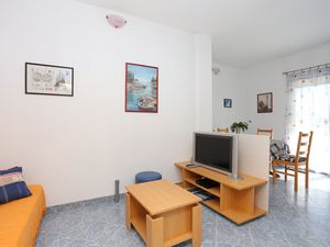 21997597-Ferienwohnung-4-Okrug Donji-300x225-1