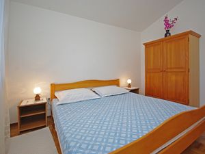 22623621-Ferienwohnung-4-Okrug Donji-300x225-5