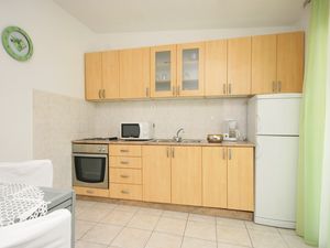 23929615-Ferienwohnung-4-Okrug Donji-300x225-3