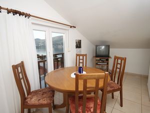 23930433-Ferienwohnung-2-Okrug Donji-300x225-1