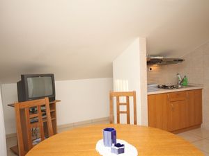 23930433-Ferienwohnung-2-Okrug Donji-300x225-3