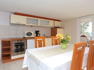 23929613-Ferienwohnung-4-Okrug Donji-300x225-4