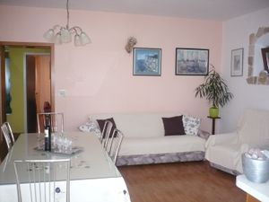 23931118-Ferienwohnung-4-Okrug Donji-300x225-1