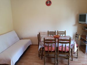 23932435-Ferienwohnung-4-Okrug Donji-300x225-1