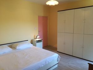 23932435-Ferienwohnung-4-Okrug Donji-300x225-5