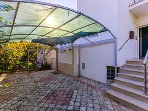 24030941-Ferienwohnung-4-Okrug Donji-300x225-4