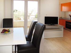 23849041-Ferienwohnung-4-Okrug Donji-300x225-5