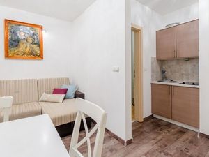 24058195-Ferienwohnung-3-Okrug Donji-300x225-2