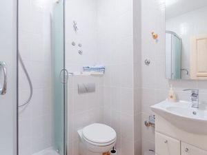 24058195-Ferienwohnung-3-Okrug Donji-300x225-4