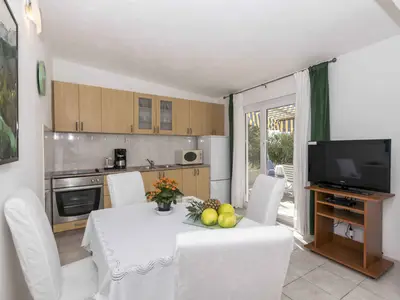 Ferienwohnung für 4 Personen (70 m²) in Okrug Donji 9/10