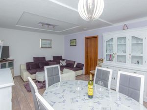 23976113-Ferienwohnung-4-Okrug Gornji-300x225-4