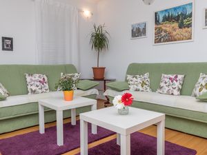 22437939-Ferienwohnung-6-Okrug Gornji-300x225-2