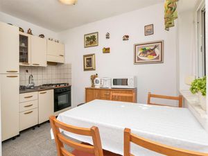 22441907-Ferienwohnung-4-Okrug Gornji-300x225-2