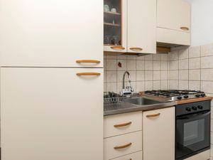 22441907-Ferienwohnung-4-Okrug Gornji-300x225-4