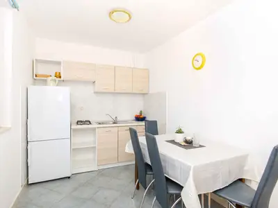 Ferienwohnung für 3 Personen (42 m²) in Okrug Gornji 6/10