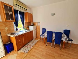 23994661-Ferienwohnung-4-Okrug Gornji-300x225-4