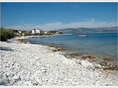 Beach: Slatine ca. 8 km entfernt