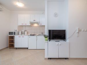 22446705-Ferienwohnung-3-Okrug Gornji-300x225-5