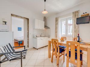 22445363-Ferienwohnung-4-Okrug Gornji-300x225-5