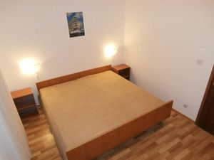 23041095-Ferienwohnung-4-Okrug Gornji-300x225-5