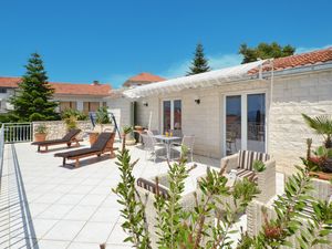 Ferienwohnung für 4 Personen (72 m²) in Okrug Gornji