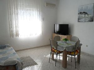 22210567-Ferienwohnung-0-Okrug Gornji-300x225-5