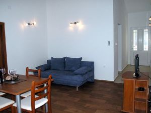 23328874-Ferienwohnung-6-Okrug Gornji-300x225-5