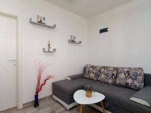 23588617-Ferienwohnung-4-Okrug Gornji-300x225-3