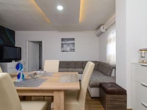 23588602-Ferienwohnung-6-Okrug Gornji-300x225-3