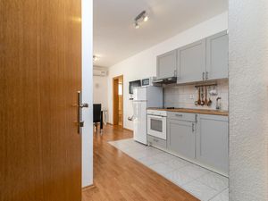 23043193-Ferienwohnung-4-Okrug Gornji-300x225-2