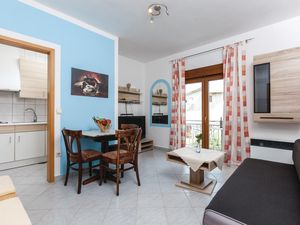 23722190-Ferienwohnung-5-Okrug Gornji-300x225-1