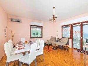 23738901-Ferienwohnung-6-Okrug Gornji-300x225-2