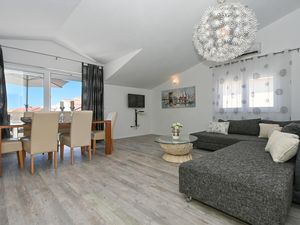 23756724-Ferienwohnung-6-Okrug Gornji-300x225-1