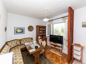 23949483-Ferienwohnung-4-Okrug Gornji-300x225-1