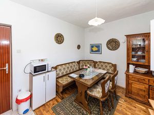 23949483-Ferienwohnung-4-Okrug Gornji-300x225-2