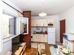 23949483-Ferienwohnung-4-Okrug Gornji-300x225-3