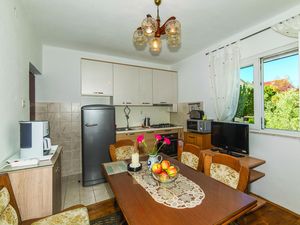 23949484-Ferienwohnung-4-Okrug Gornji-300x225-5