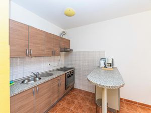 24000745-Ferienwohnung-5-Okrug Gornji-300x225-4